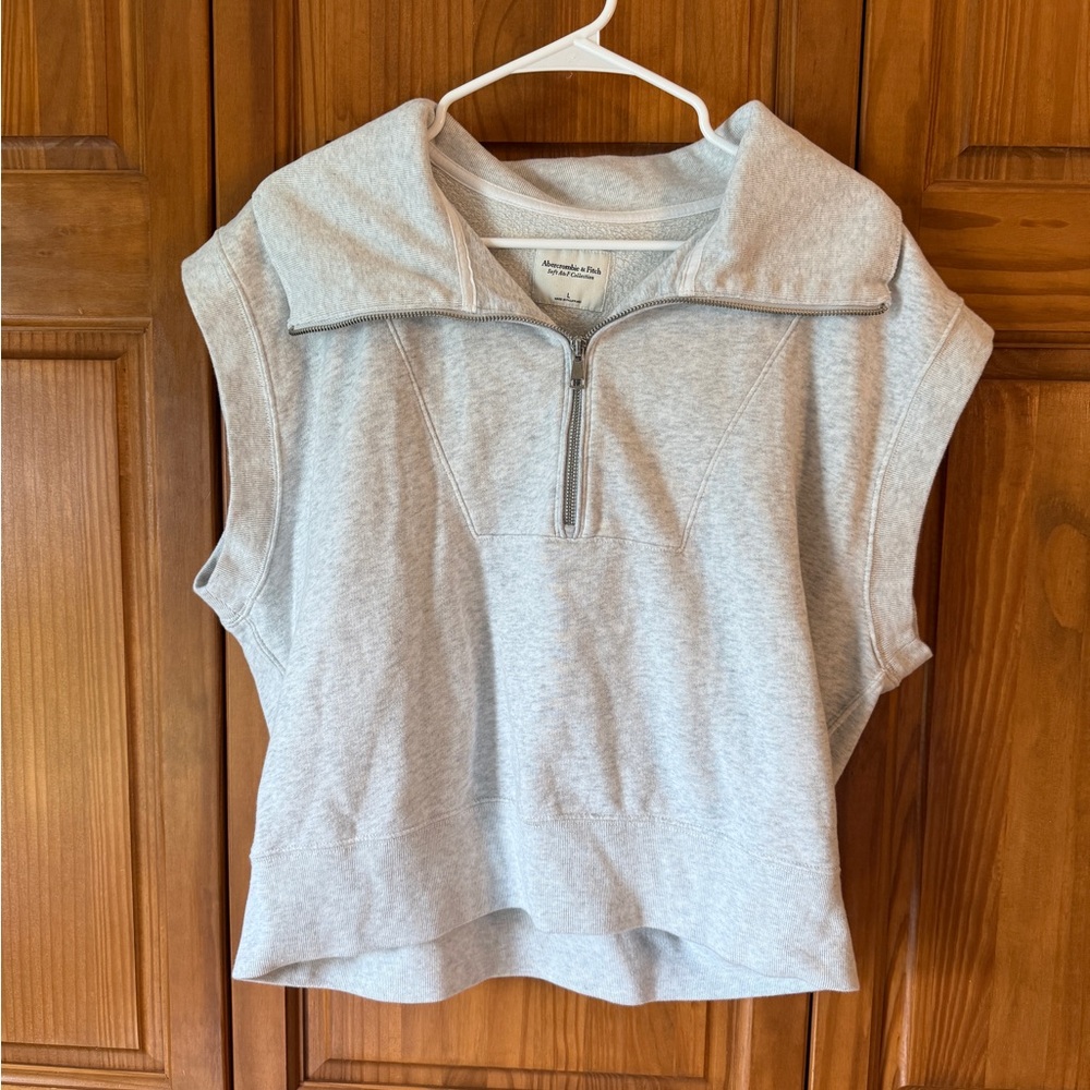 Abercrombie & Fitch Light Gray Muscle Sweatshirt